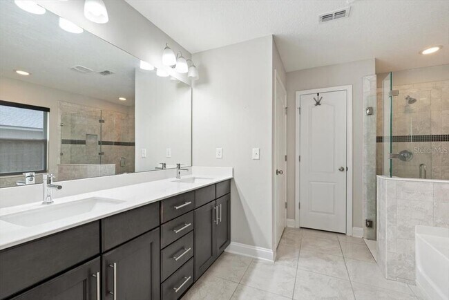 Building Photo - 27 Colorado Springs Way