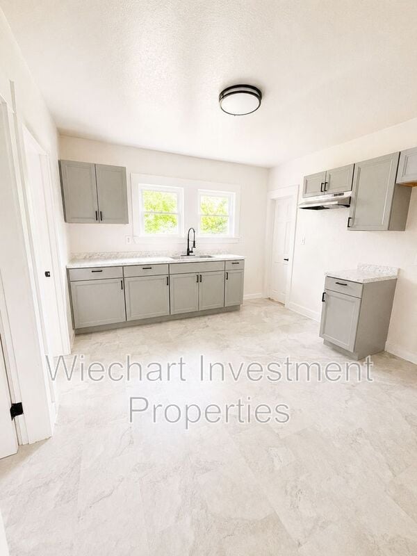 Building Photo - 514 N Shore Dr