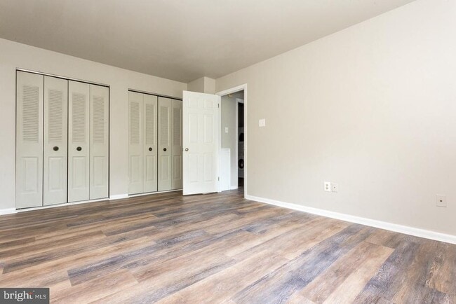 Building Photo - 3218 Valley Dr