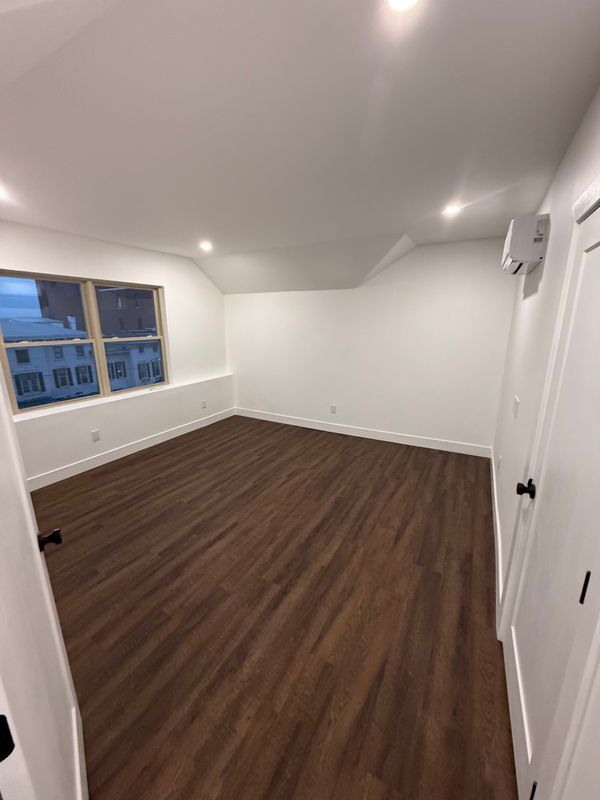 Building Photo - 285 Genesee St