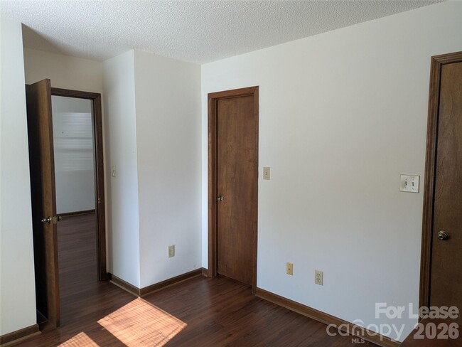 Building Photo - 119 Birdie Ct