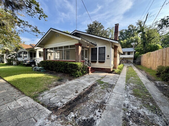 Primary Photo - 1211 Cherry St