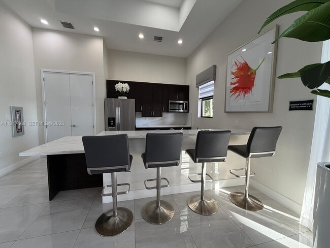 Building Photo - 909 NE 211th St