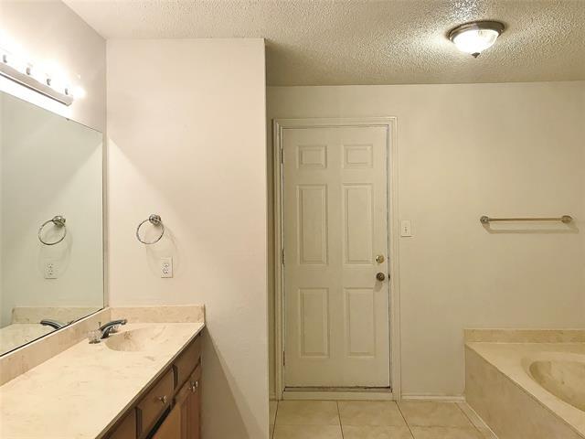 Building Photo - 1129 Bent Oaks Dr