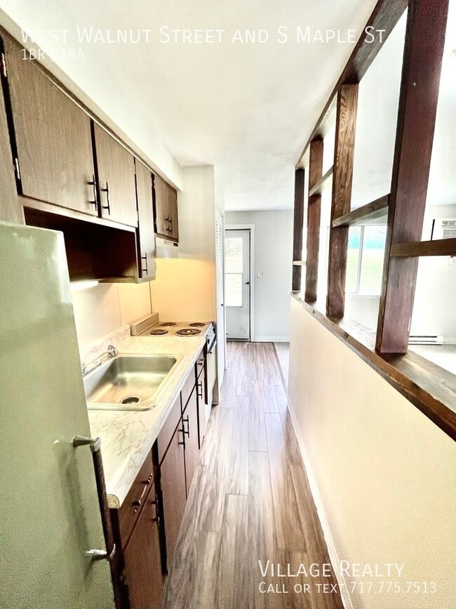 Building Photo - 86 W Walnut St