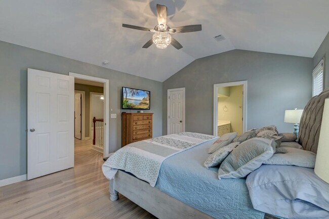 Building Photo - 3 Bedroom, 2.5 Bathroom Townhome in Ellington Woods - Mt Pleasant