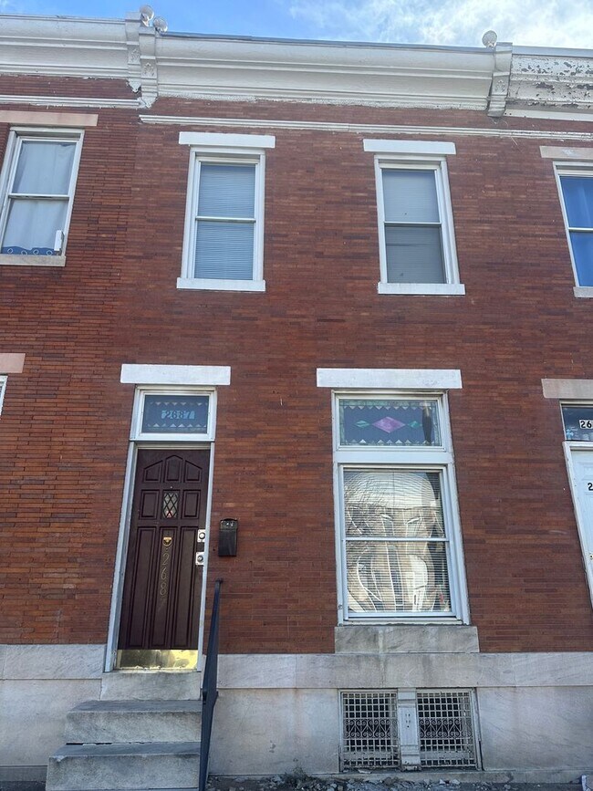 Building Photo - Spacious Home! W/D Hook-Up! Available Now!