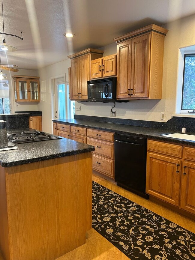 Primary Photo - Century 21 Gold Rush - 3 bed, 2.5 bath (Fa...