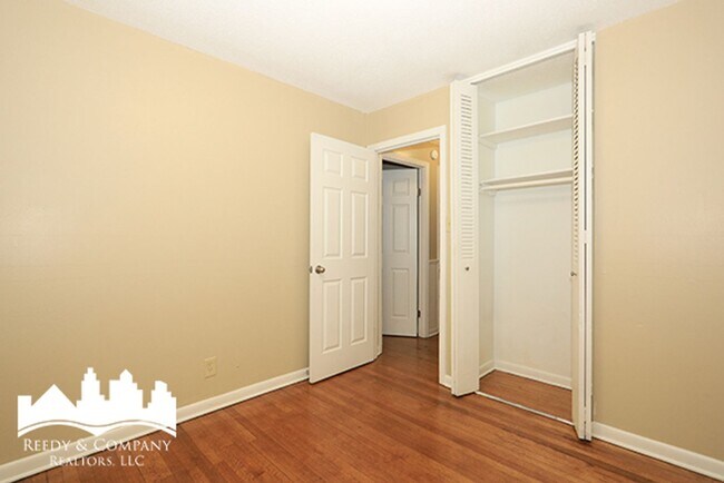 Building Photo - 4227 Kenosha Rd