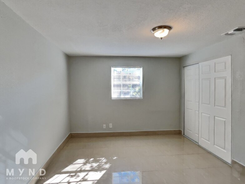 Building Photo - 7018 Maclura Dr