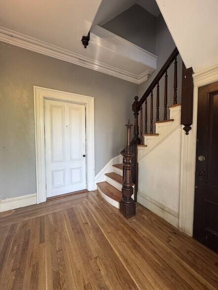 Front hall - 138 Jewett St