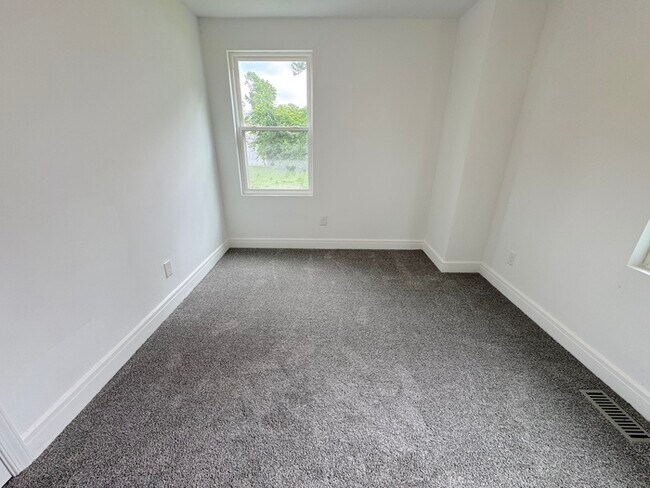 Building Photo - CHARMING 4-BEDROOM, 2-BATH COTTAGE-STYLE HOME IN HAMPTON, VA!
