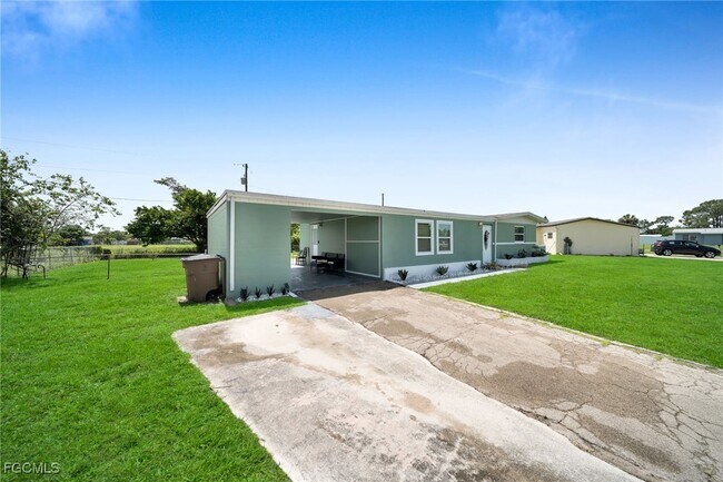 Building Photo - 102 Oleander Rd