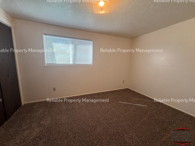 Building Photo - 1515 Laprele St