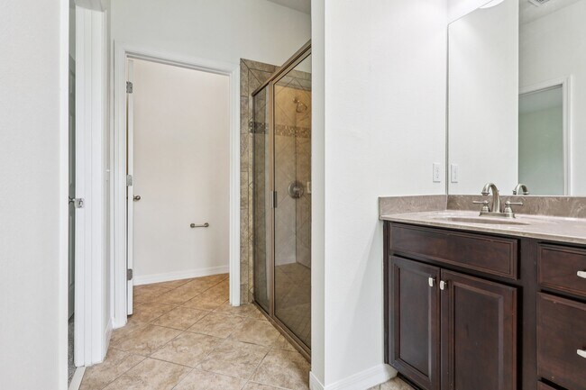 Building Photo - 1126 Maumee St