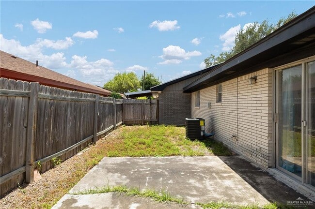 Building Photo - 10 Gastel Dr
