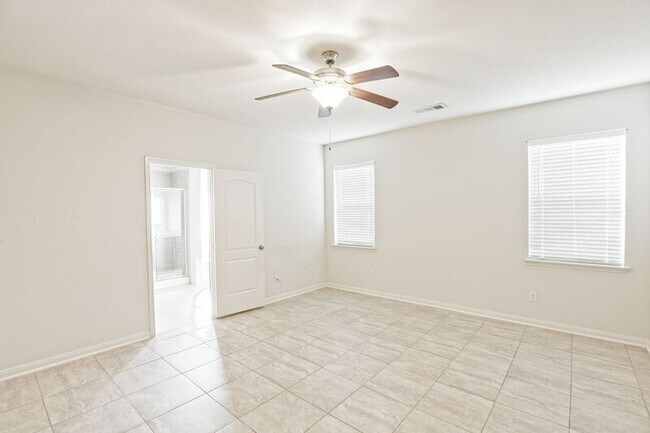 Building Photo - 1829 Persimmon Dr