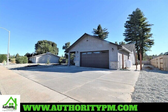Building Photo - 3071 Bedrock Ln