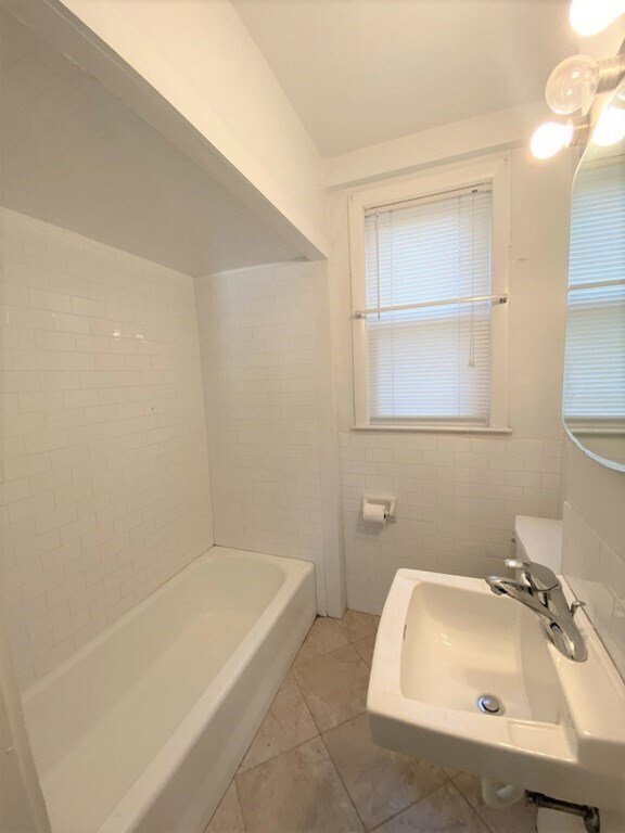 Building Photo - 439 Middlesex Turnpike