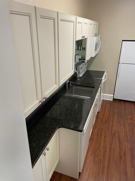 Building Photo - 37841 Euclid Ave