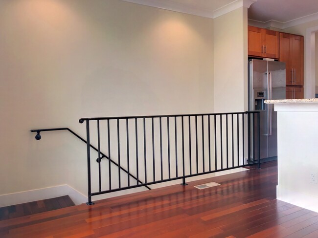 Building Photo - Tri-Level 3 Bed, 3 Bath Bernal Heights Tow...