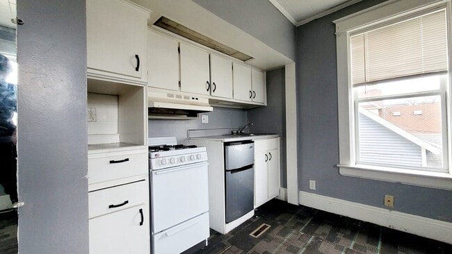 Building Photo - 1113/1115 Lincolnway west