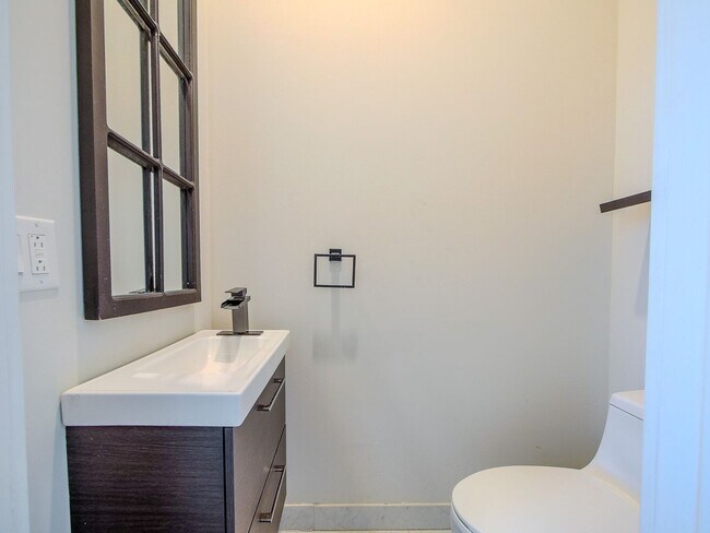 Building Photo - Three Bedroom Modern Olde Kensington Condo with Roofdeck