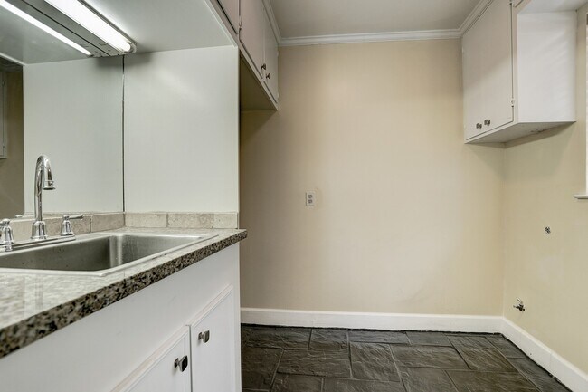 Building Photo - 5203 Braesvalley Dr