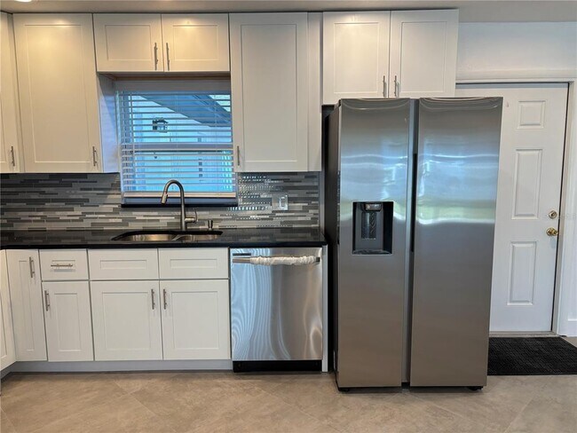 Building Photo - 5815 Erin Ln S