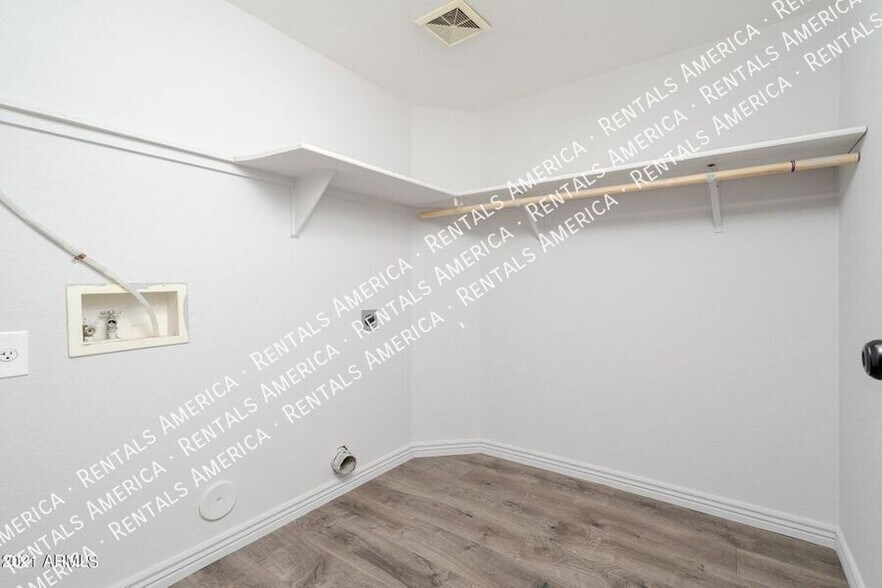 Building Photo - 6013 S Danielson Way