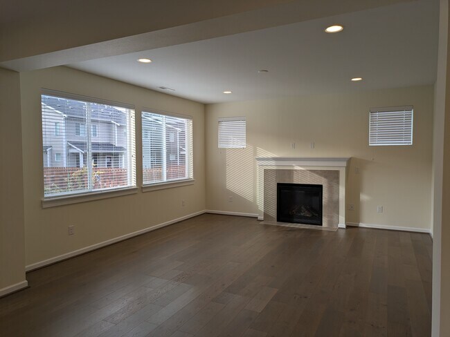 Building Photo - 27333 15th Ct S