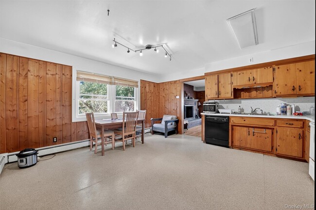 Building Photo - 252 NY-208