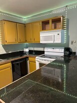 Building Photo - 7522 Benjamin St