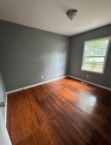 Building Photo - 118 3rd Ave SW