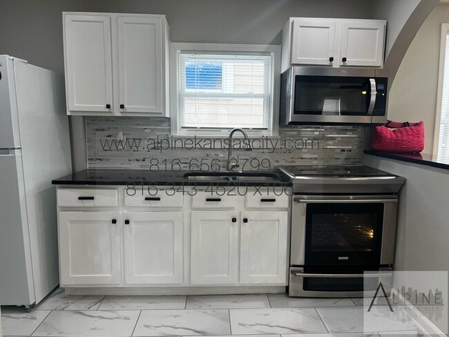 Building Photo - Beautifully Updated Home! Fenced! Vouchers OK!