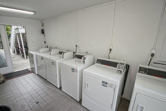 Building Photo - 1446 St Mary St