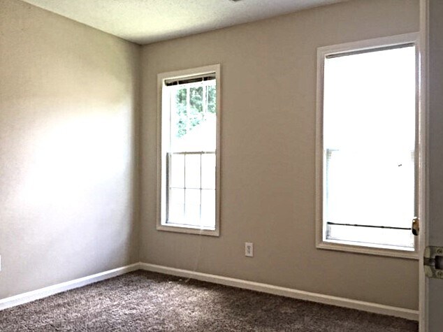 Building Photo - 5640 Regent Village Dr
