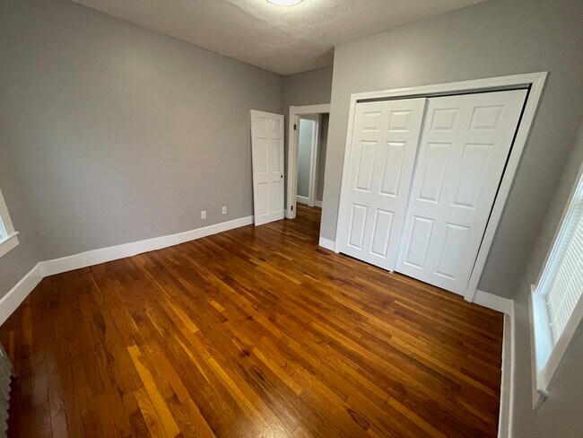 Building Photo - 46 Lane St