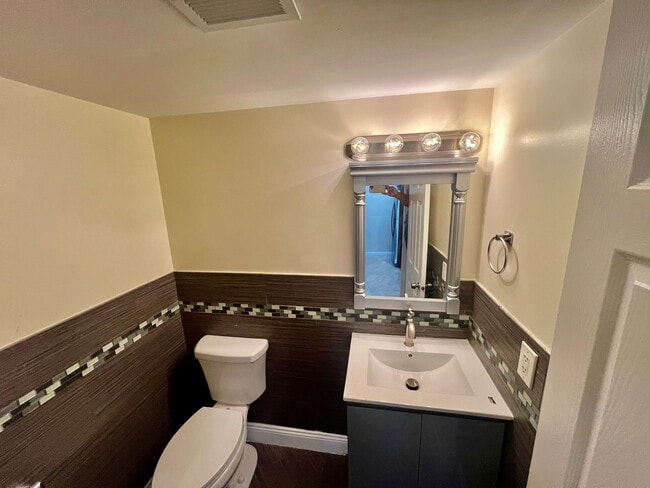 Building Photo - 3192 N Pine Island Rd