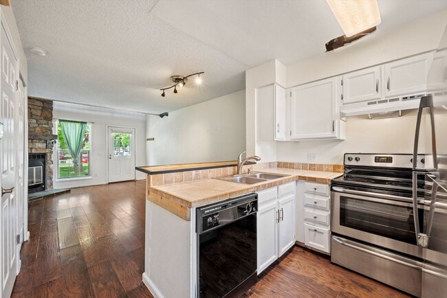 Building Photo - Warm 1 bd in heart of Aurora