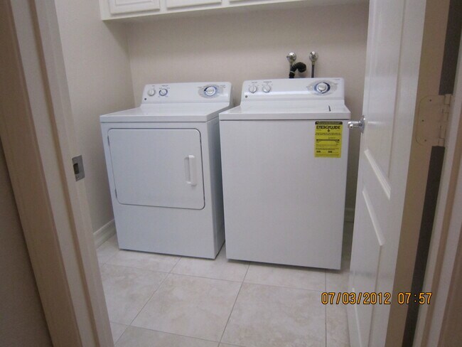 Building Photo - 10410 Duxbury Ln