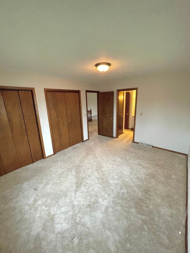 Building Photo - ~ RENT SPECIAL ~ HOLIDAY MERRINESS ~ Beautiful 4 bedroom cul-de-sac home for rent!