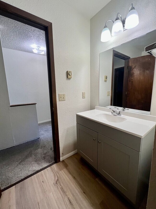 Building Photo - Townhome in Rifle