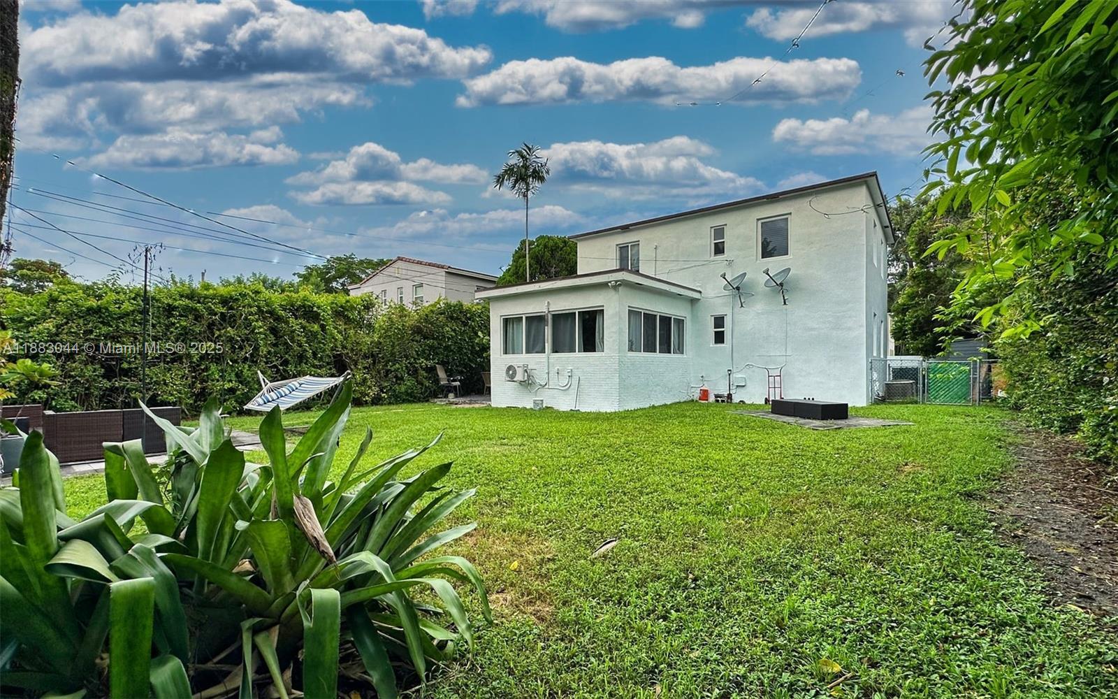 Building Photo - 3770 SW 27th St