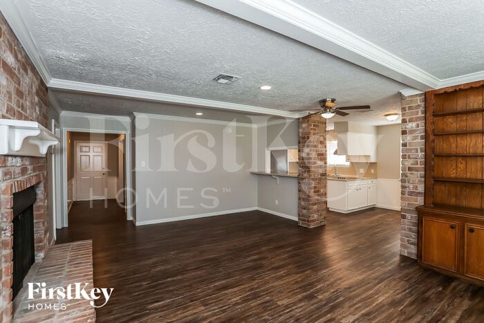 Building Photo - 15010 Chaseridge Dr
