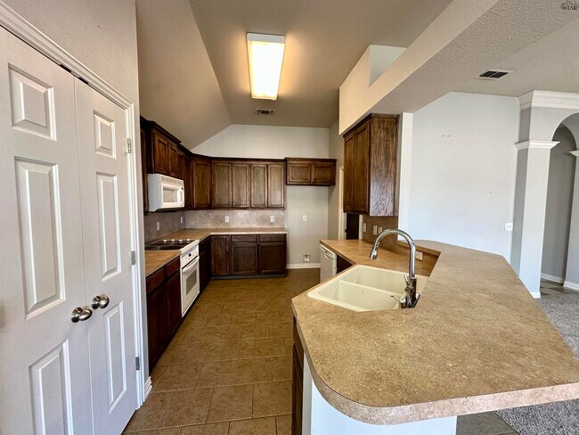 Building Photo - 5214 Sunnybrook Ln