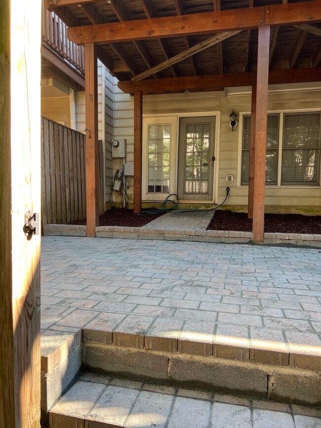 Building Photo - 2222 Journet Dr