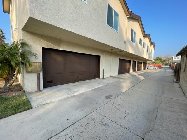 2 car garage - 310 N Philadelphia St