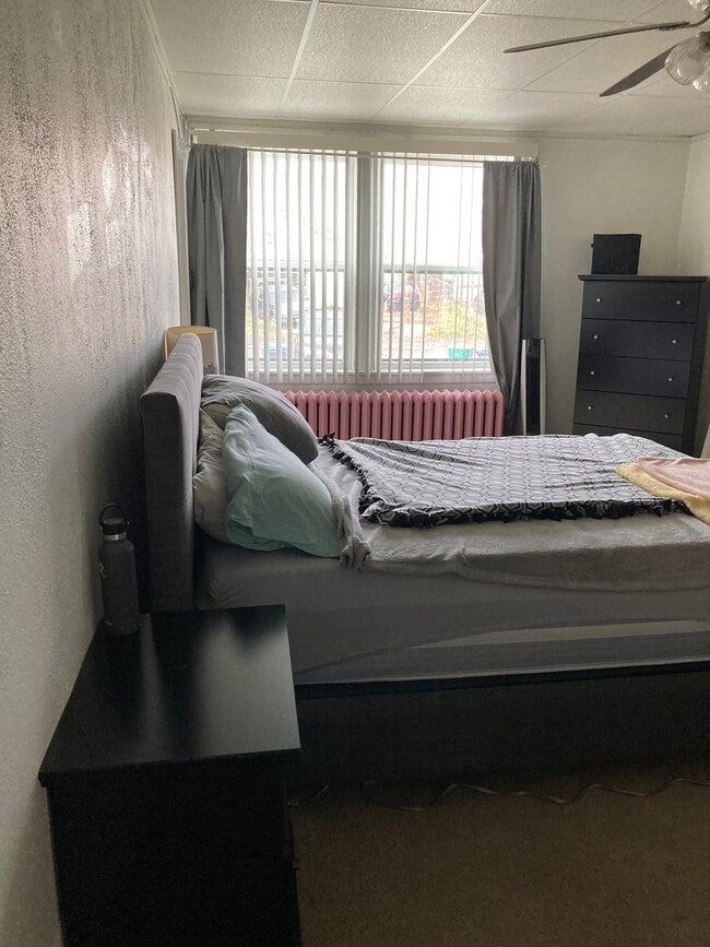 Building Photo - 3+ Bedroom / 2 Bath Single Family Home Ava...