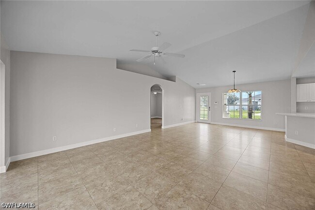Building Photo - 915 NE 10th Ln